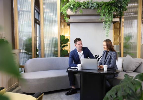 Le syndic de copropriété joue un rôle central dans la gestion d’un immeuble en copropriété. En effet, il agit comme le représentant
