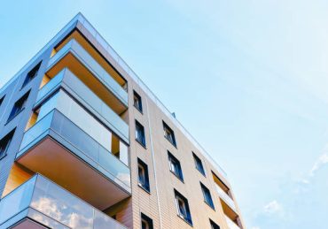 Le règlement de copropriété constitue la base juridique de tout immeuble en copropriété. En effet, il définit les règles de vie